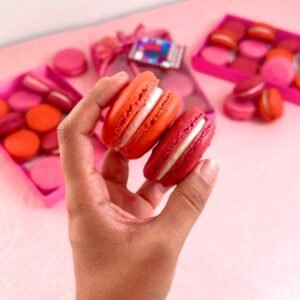 24 Macarons – 1 Color, 3 Flavors