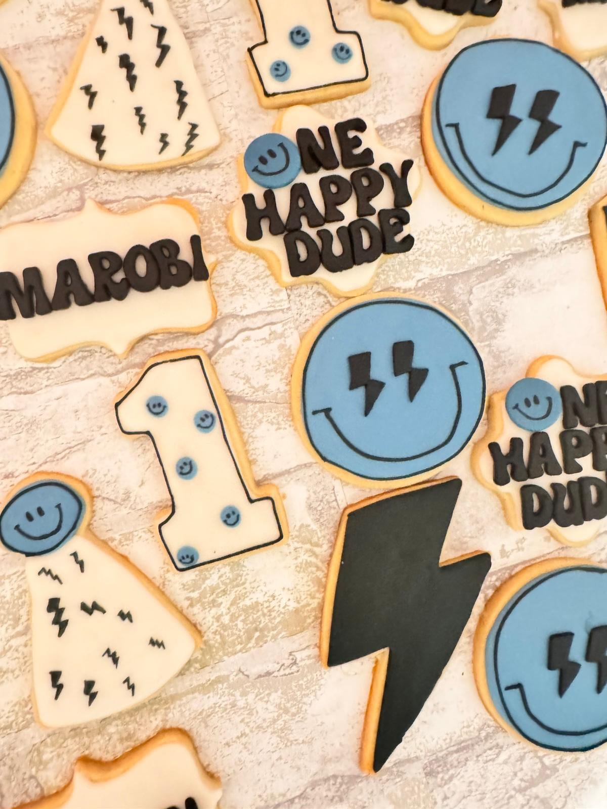 Mixed fondant and royal icing cookies