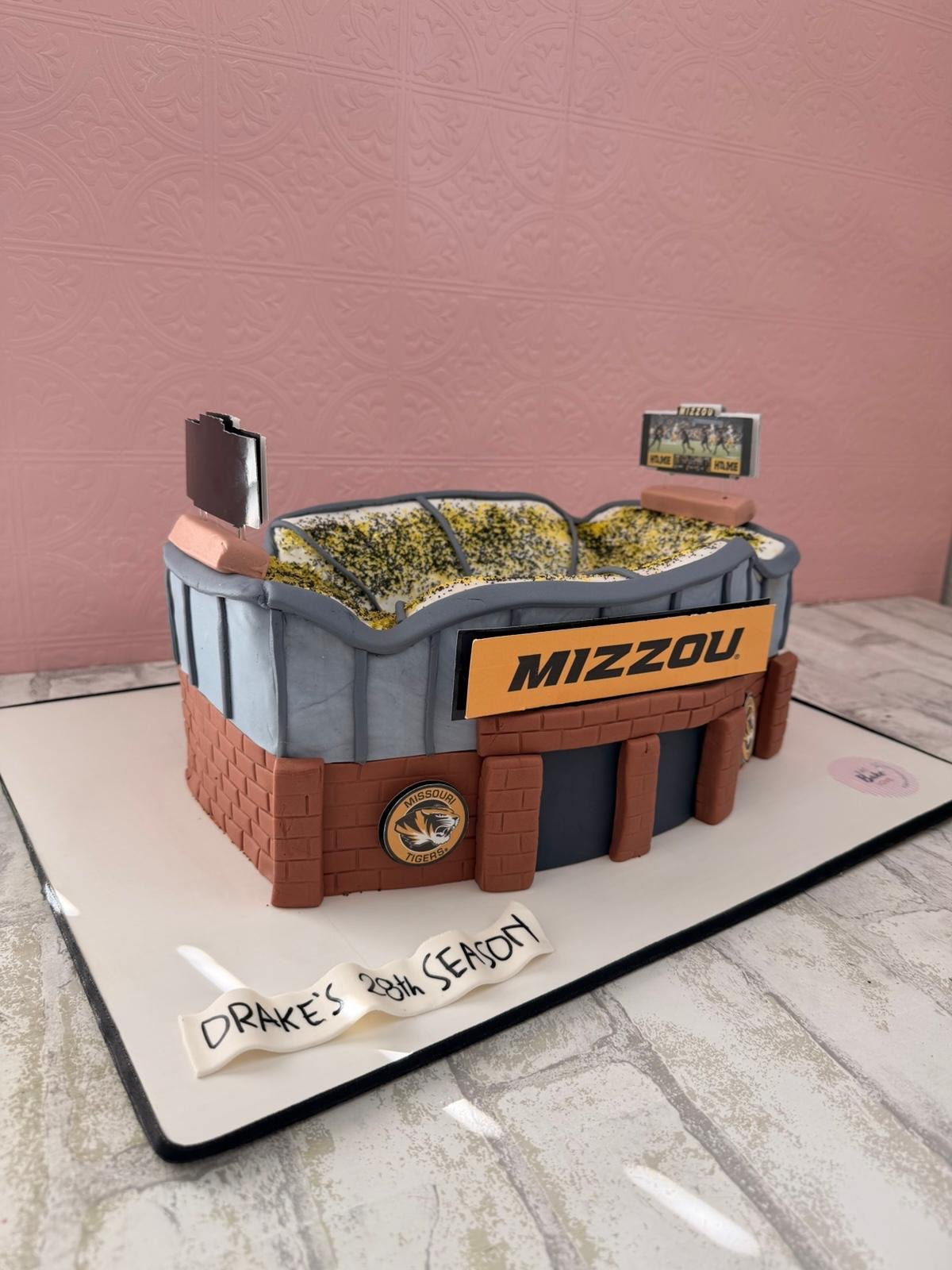 Realistic cake detailed design